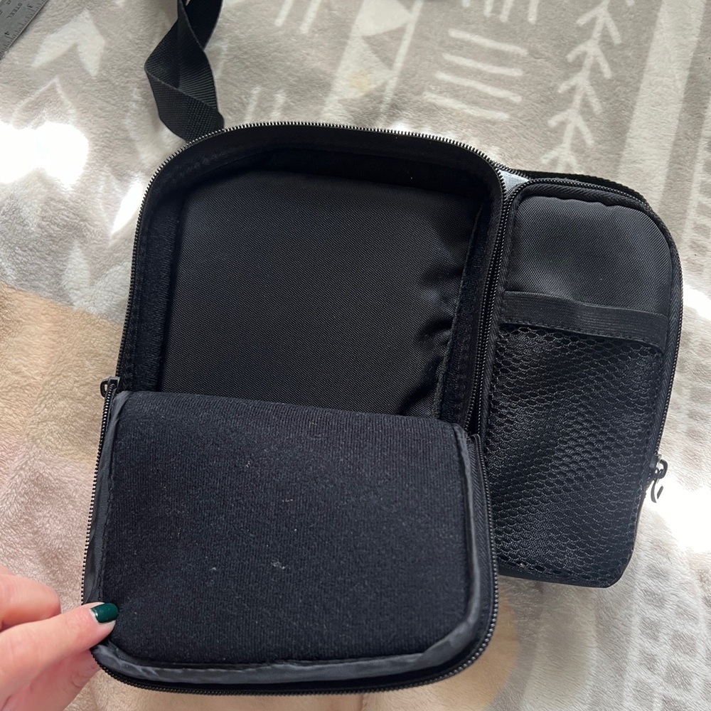 Case Logic Accessory Bag - Picture 4 of 6